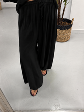The LuLu Balloon Leg - Black