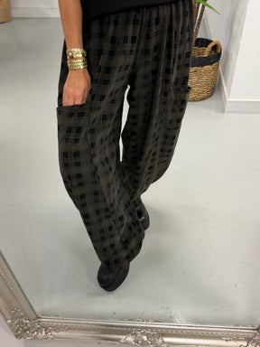 The Plaid Barrel Needlecord Joggers - Chocolate/Black  (Size 12-18)