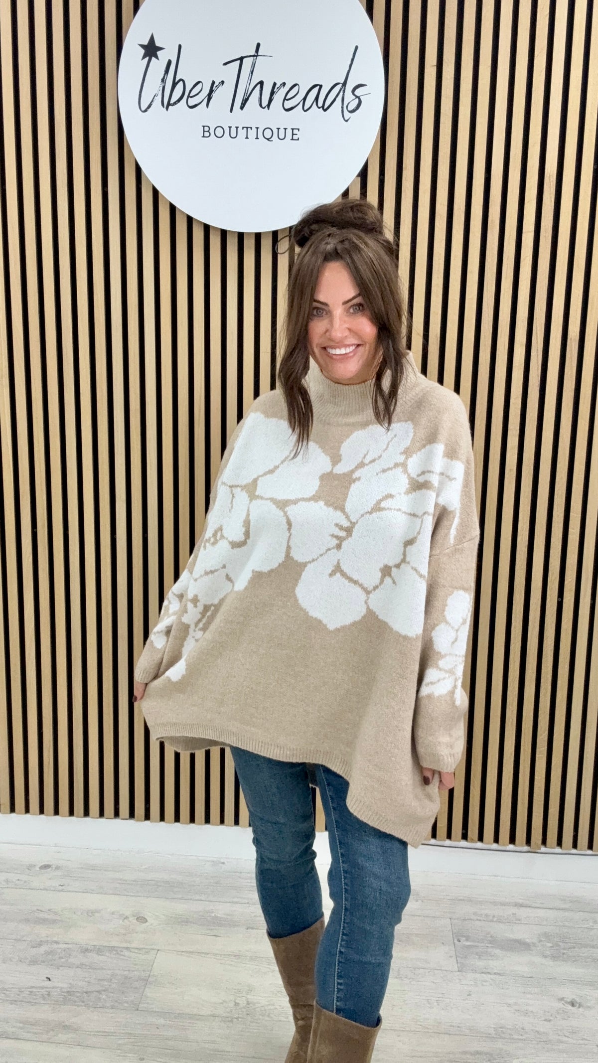 Oversized Abstract Flower Soft Knit - Camel