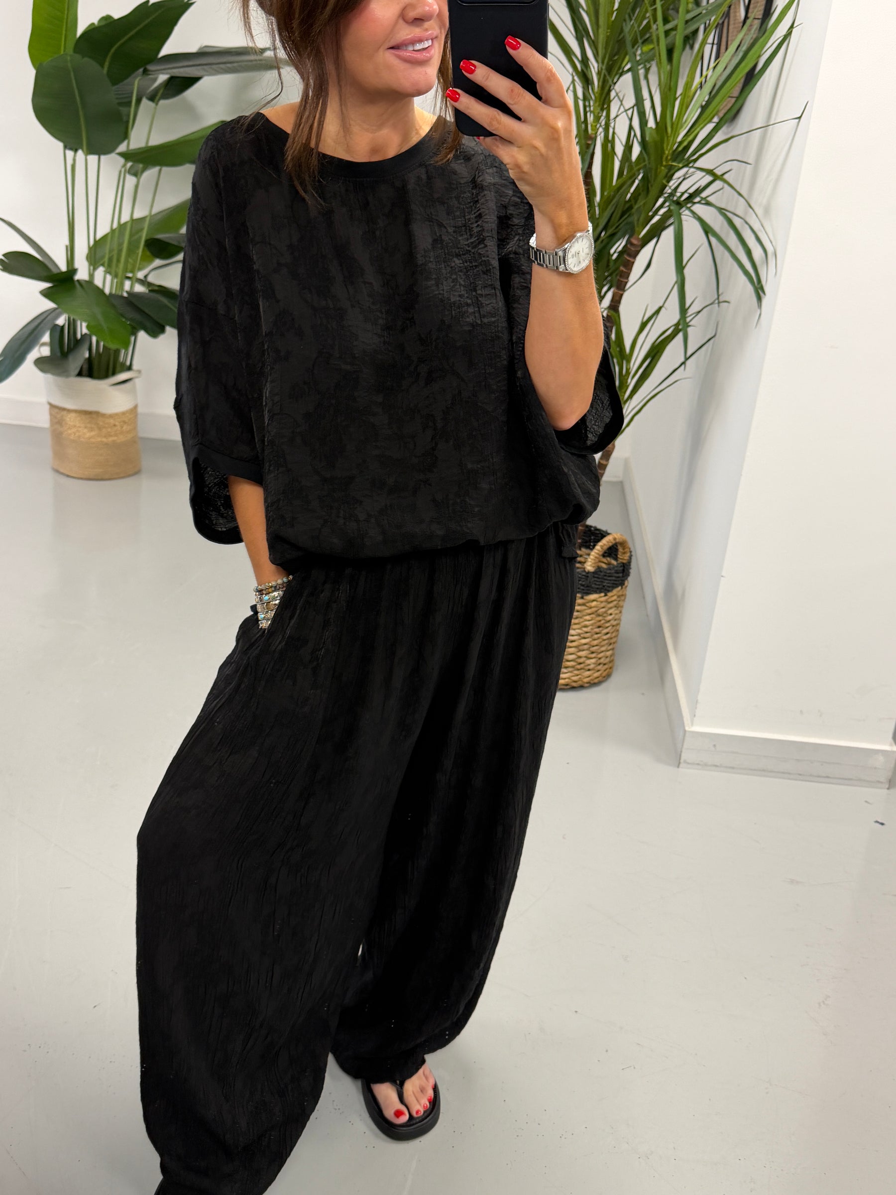 PRE ORDER The Aspen Textured Tunic - Black