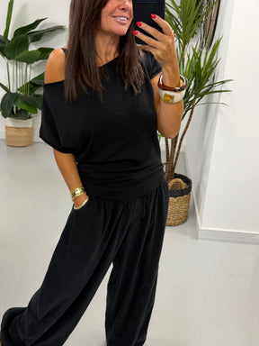 Asymmetric Fitted Knit - Black