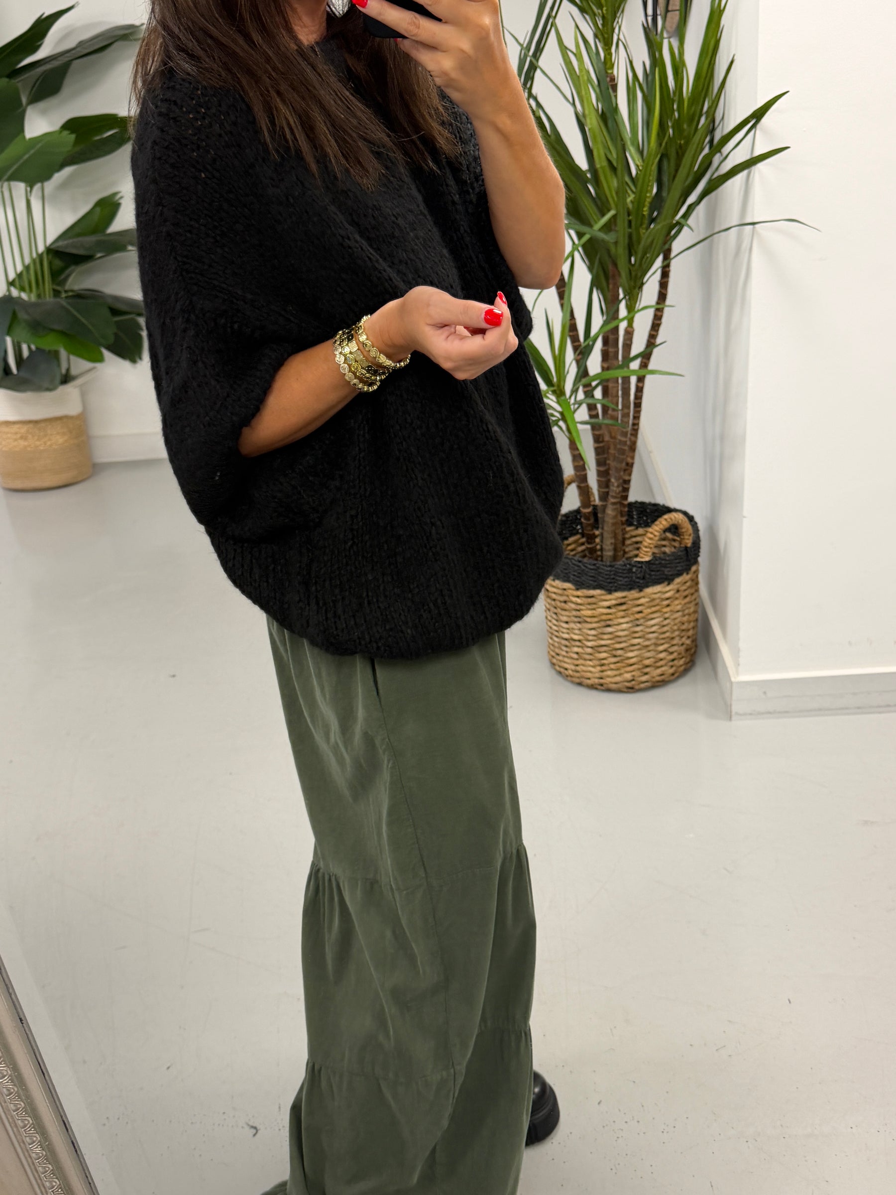 The Rustic Crop Sleeve Knit - Black