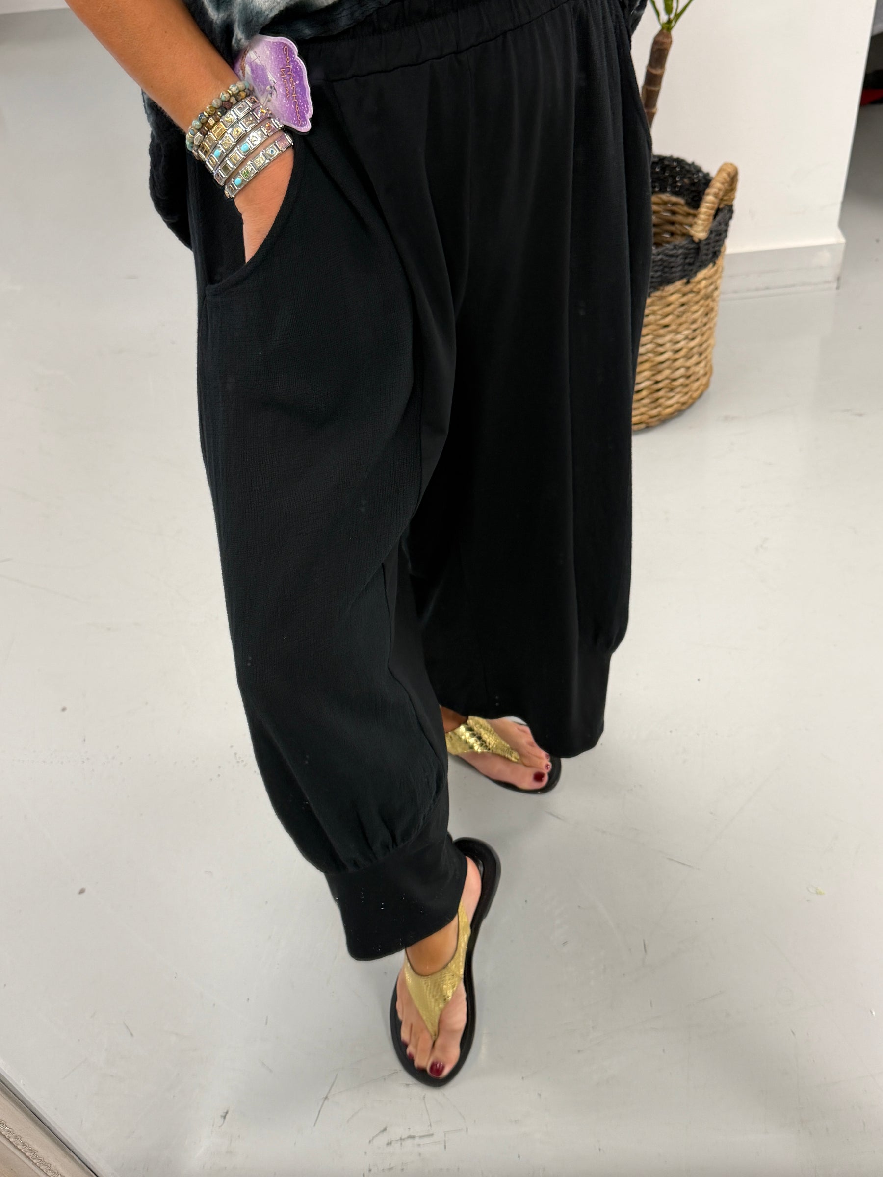 Sahara Cropped Pants - Black