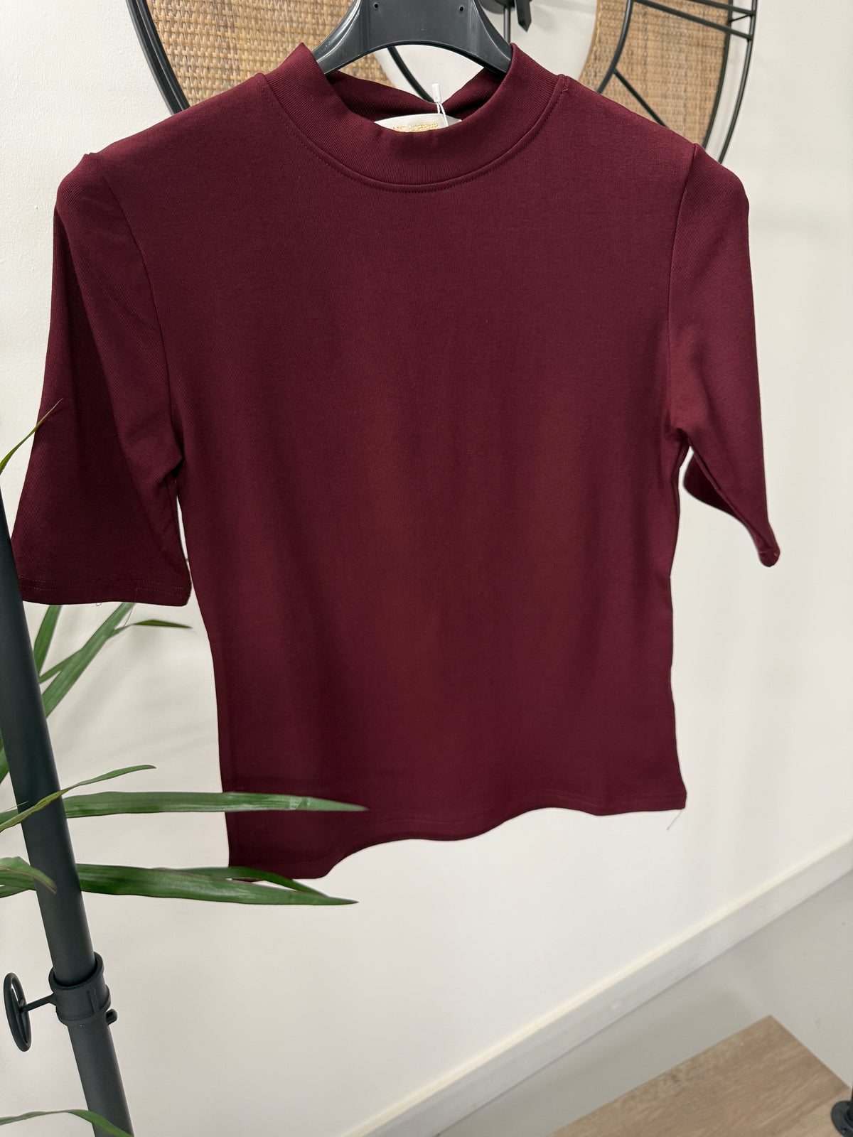 Sculpted Fitted Seamless Tee (half sleeve) - Wine