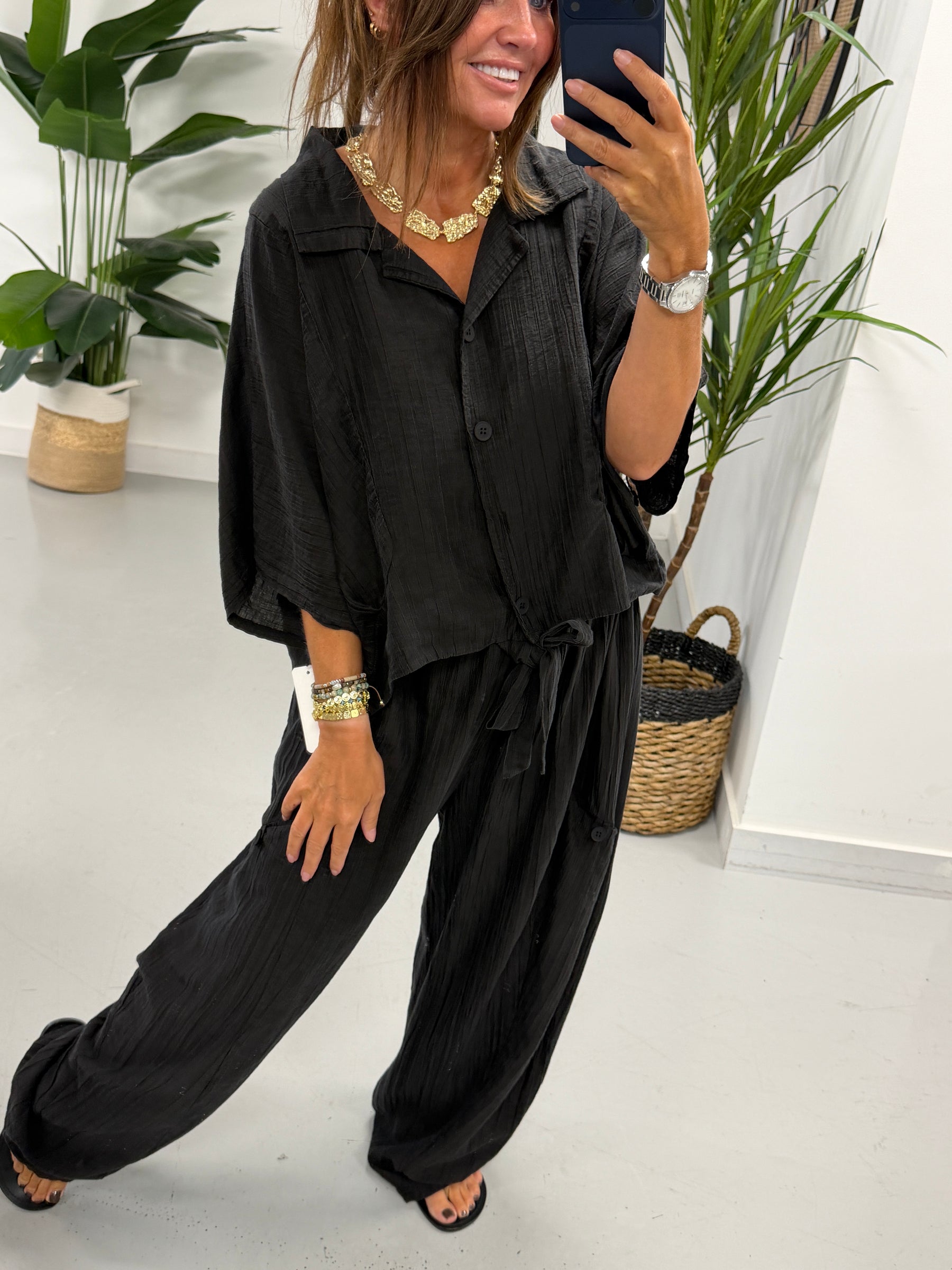 The Crinkle Button Barrel Trousers - Black