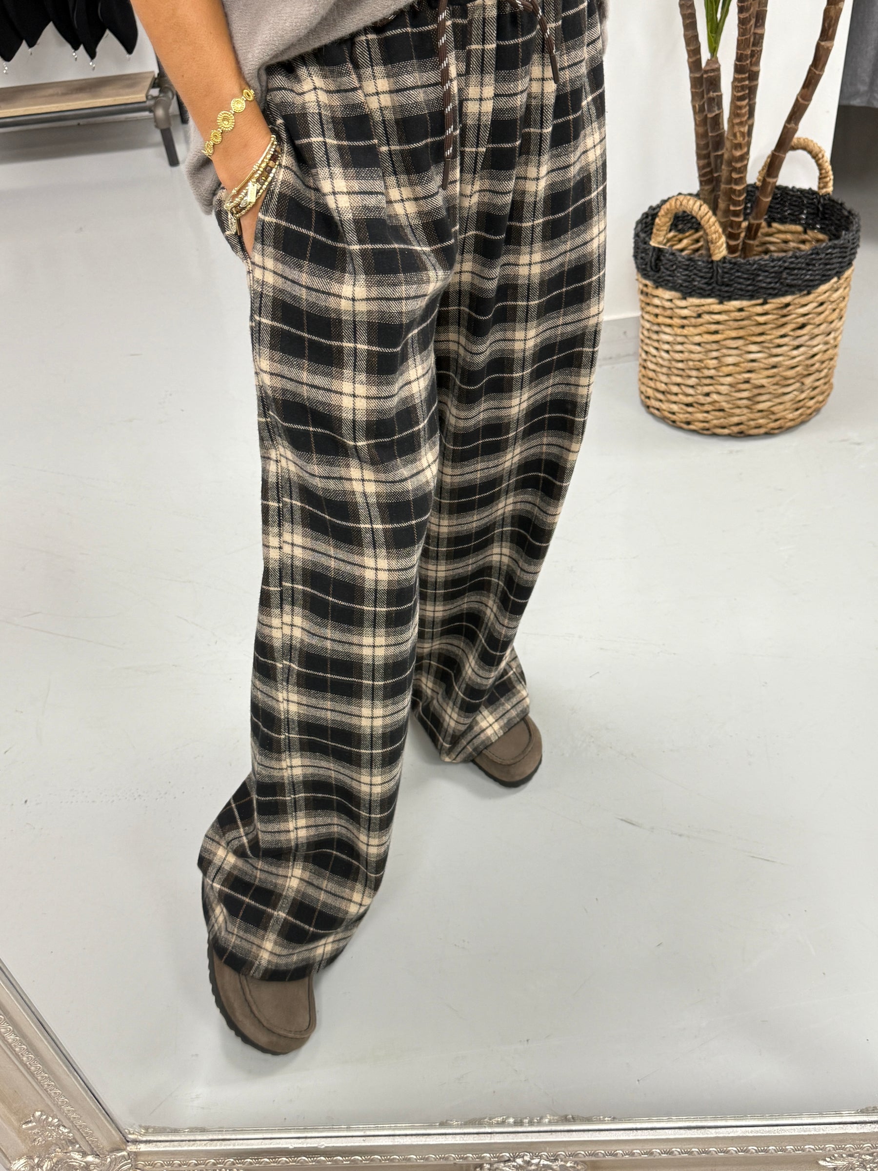 The Lachlan Straight Leg Check Trouser - Chocolate/Black