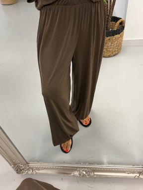 The Weekend Slouch Ribbed Co-Ord - Chocolate