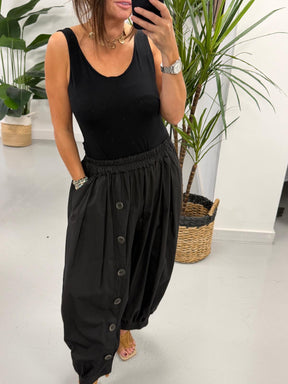 The Button Barrel Trouser - Black