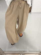 The OG TicToc Crinkle Balloon Trousers - Mushroom