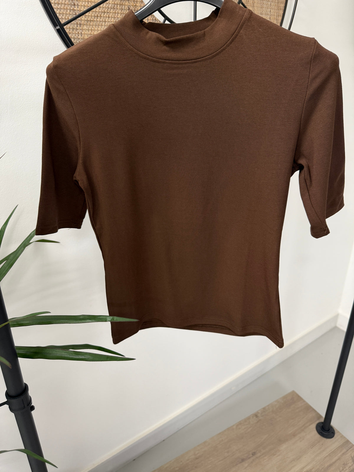 Sculpted Fitted Seamless Tee (half sleeve) - Chocolate
