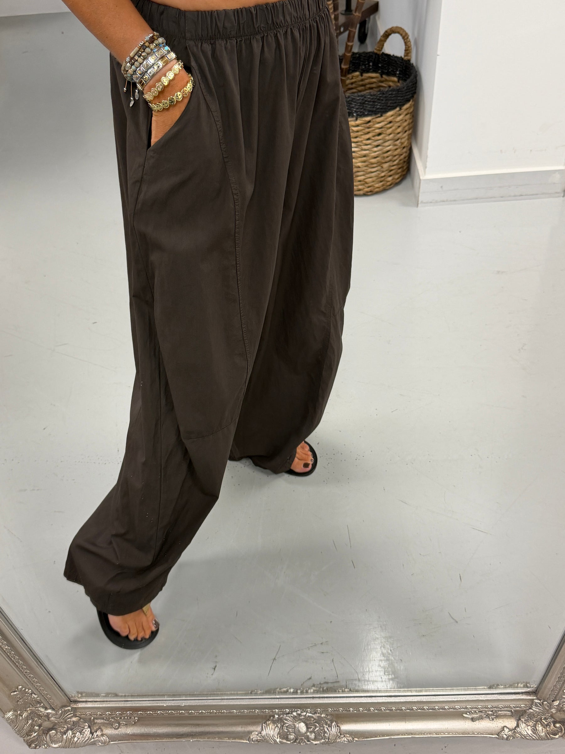 The LuLu Barrel Trouser - Chocolate