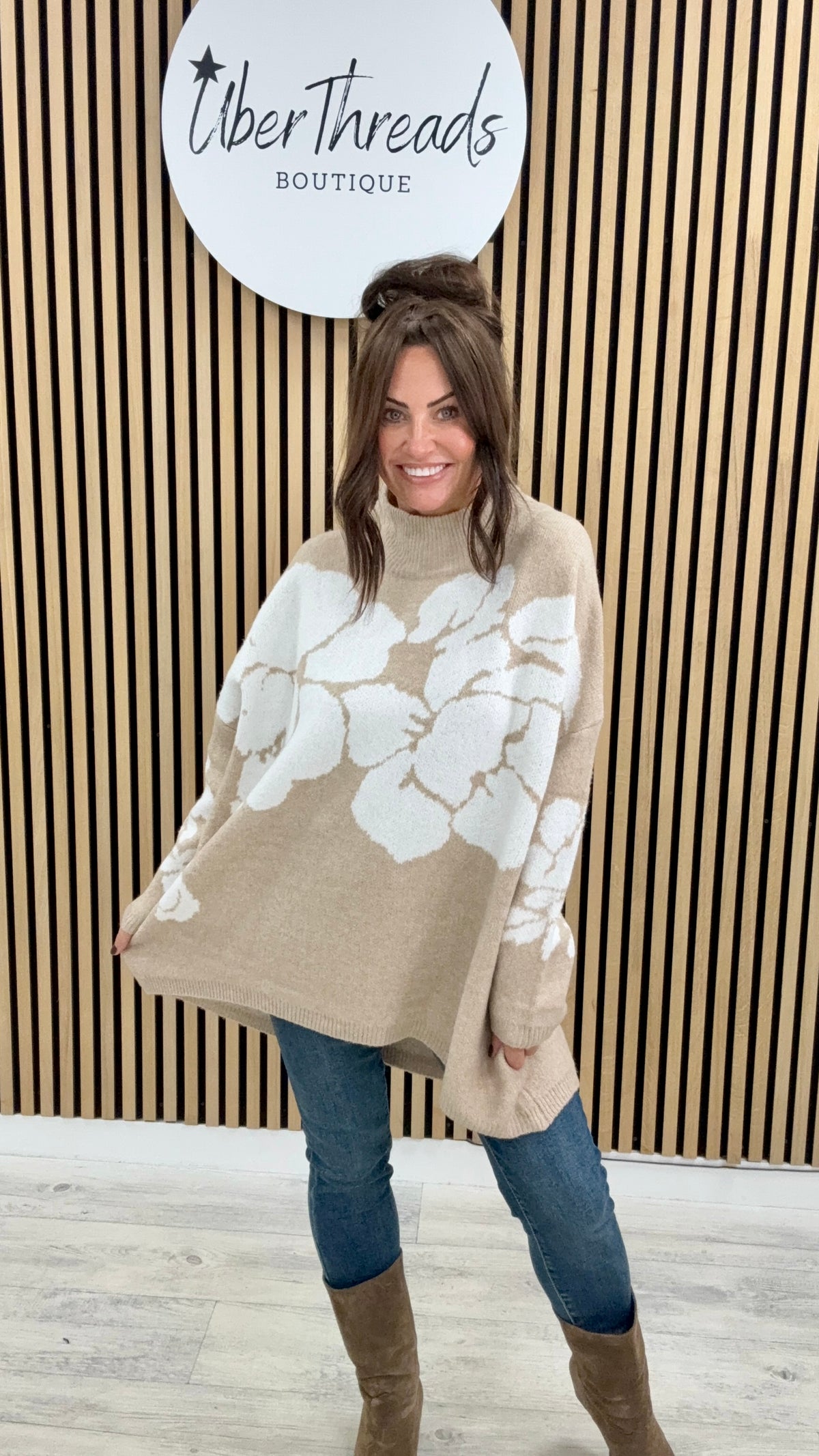Oversized Abstract Flower Soft Knit - Camel