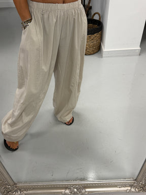 The LuLu Barrel Trouser - Stone