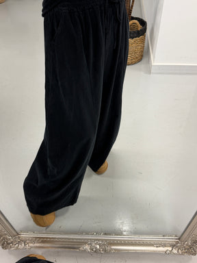 The Barrel Drawstring Needlecord Joggers - Black