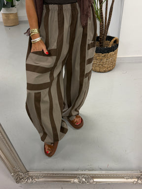 Bailey Wide Stripe Barrel Pants - Taupe/Light Chocolate
