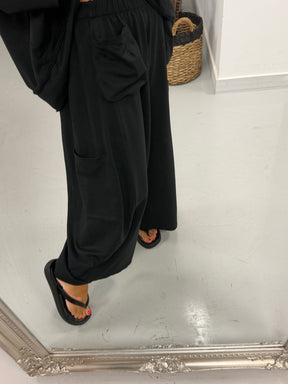 The Freestyle UTB Utility Barrel Joggers - Black