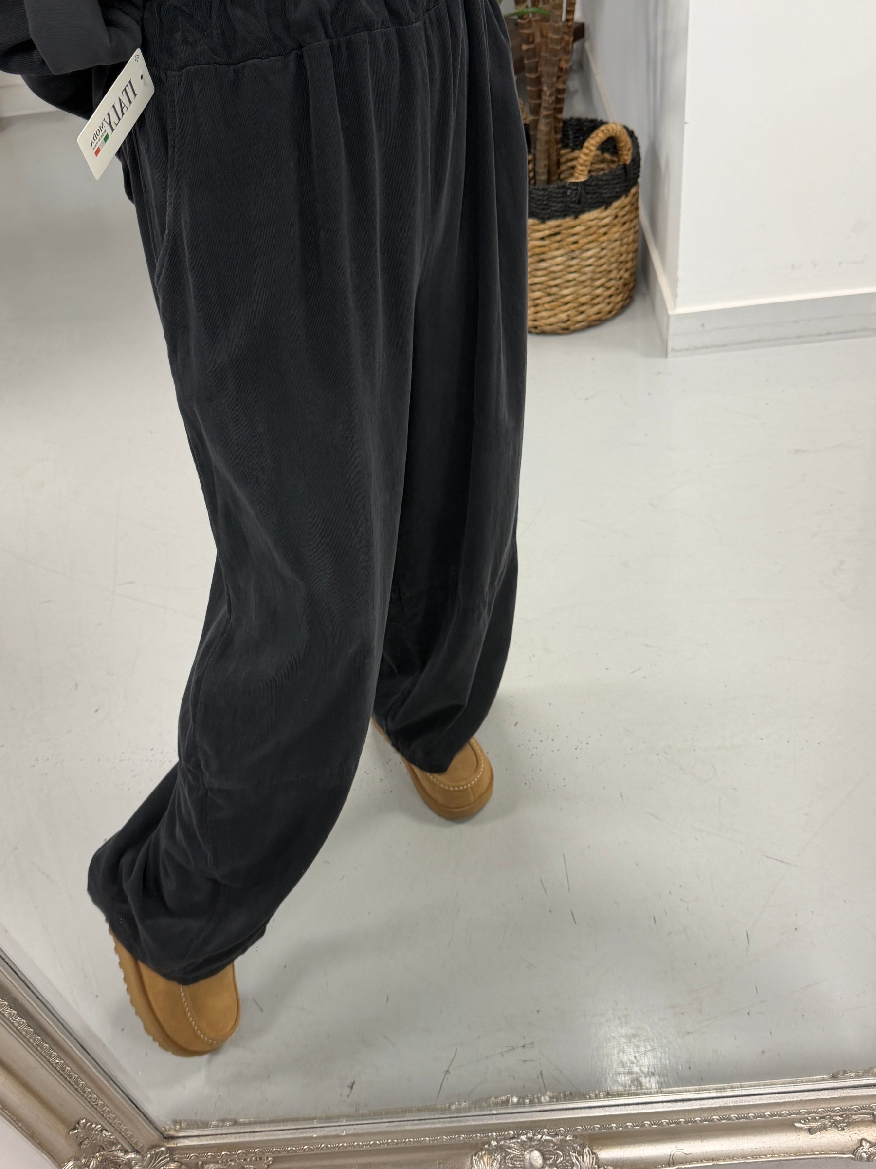 The Barrel Needlecord Joggers - Charcoal