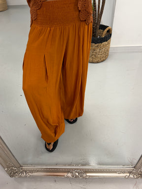 The Shirred TicToc Crinkle Balloon Trouser - Rust