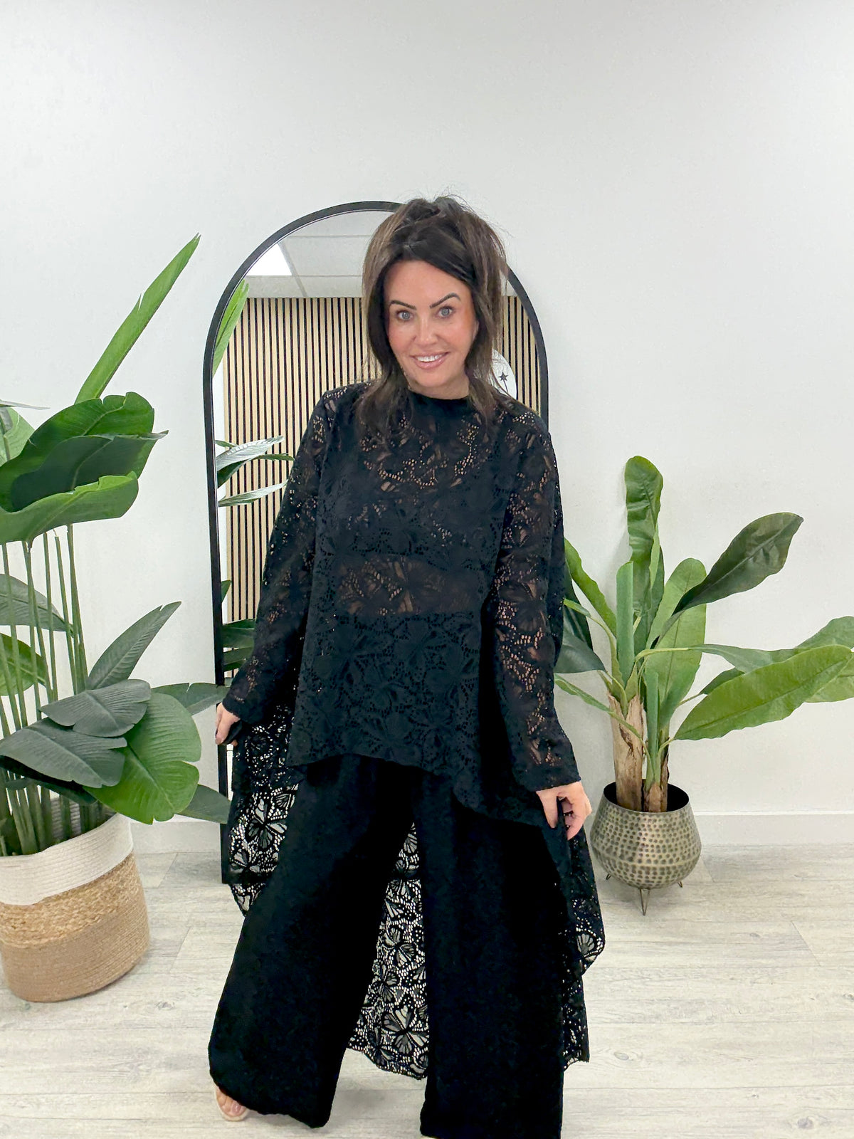 The Premium Parisian Hi Low Lace - Black