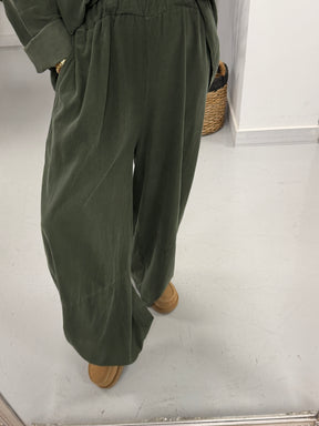 The Barrel Needlecord Joggers - Khaki