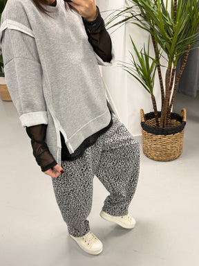 The Deluxe Weekend Crop Sleeve Sweat - Grey