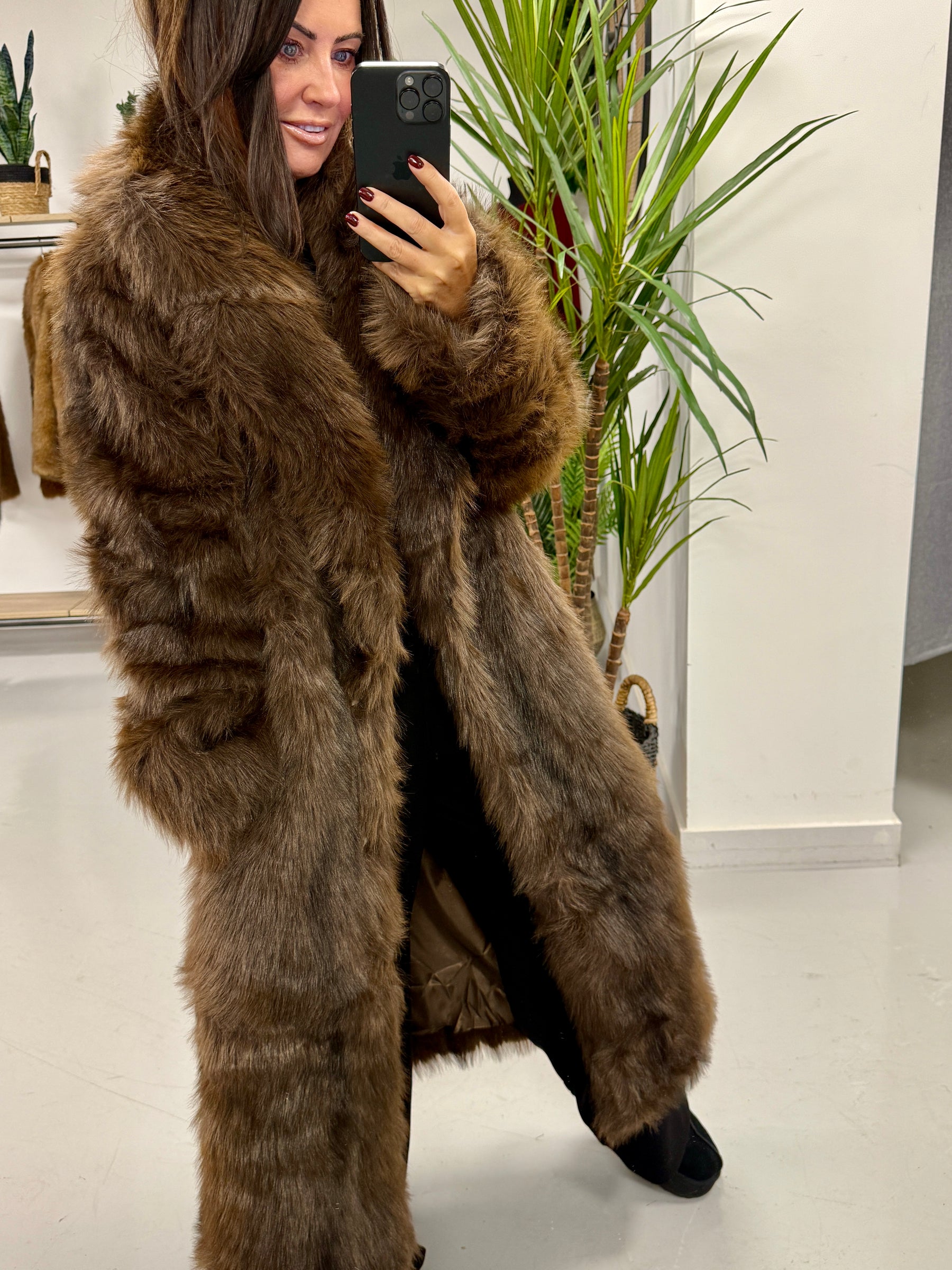 The St Moritz Longline Faux Fur Coat - Chocolate (fitting size 16-20)