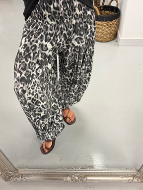 The Shirred TicToc Crinkle Balloon Trouser - Black Animal