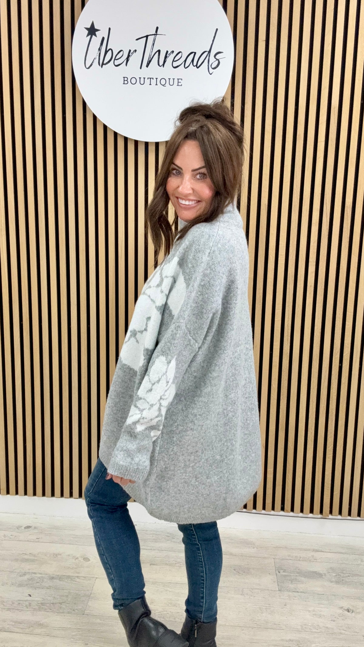 Oversized Abstract Flower Soft Knit - Grey