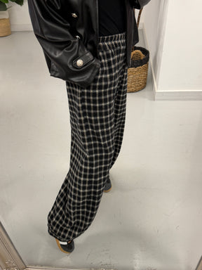 The Charlbury Check Joggers - Black