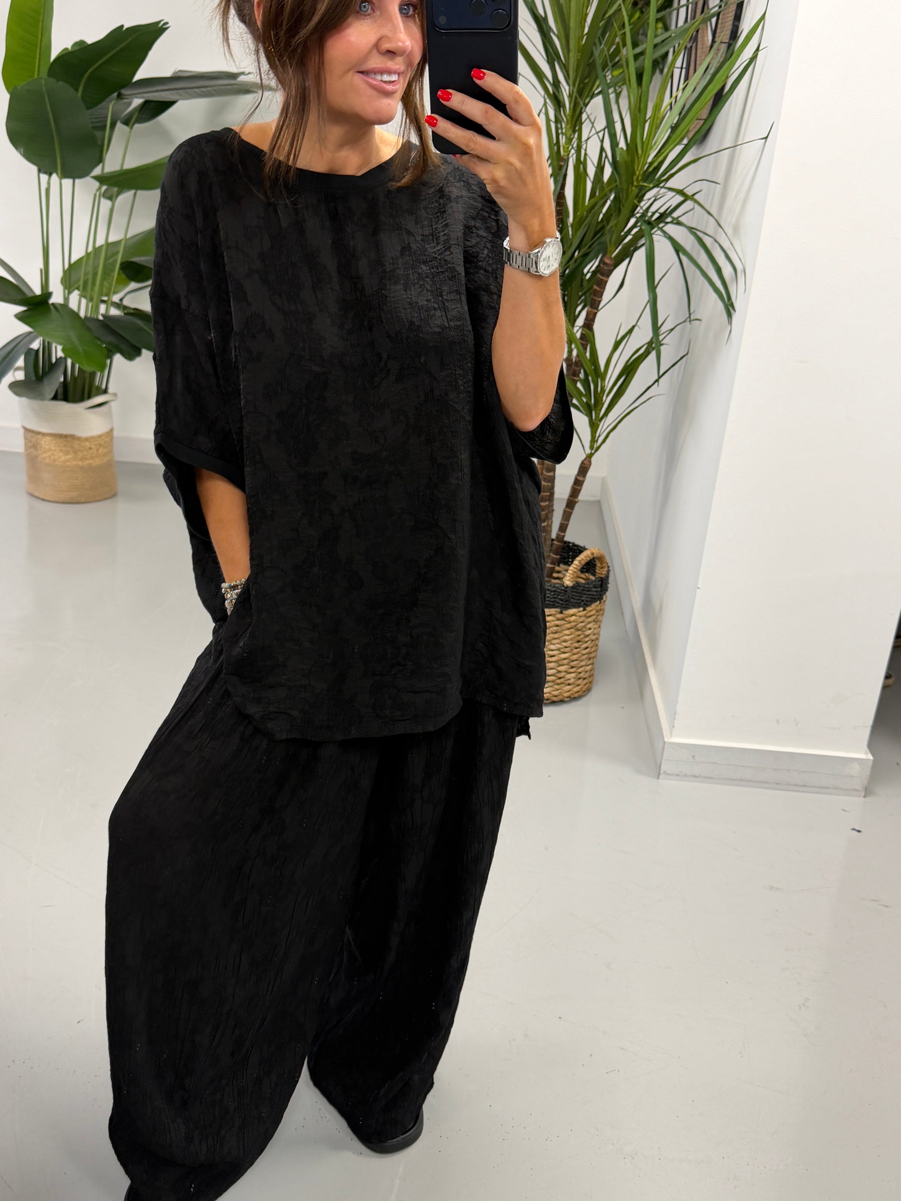 PRE ORDER The Aspen Textured Tunic - Black