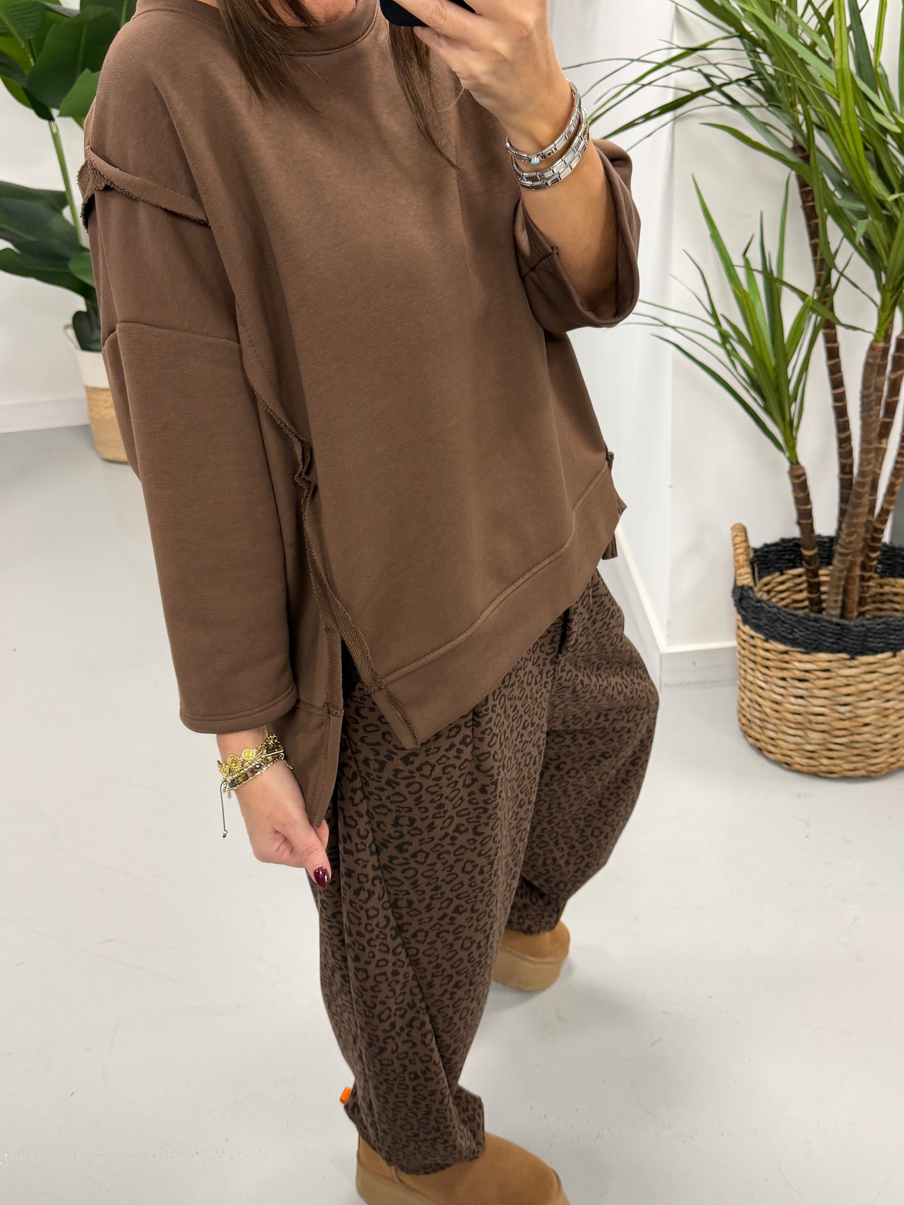 The Deluxe Weekend Crop Sleeve Sweat - Chocolate