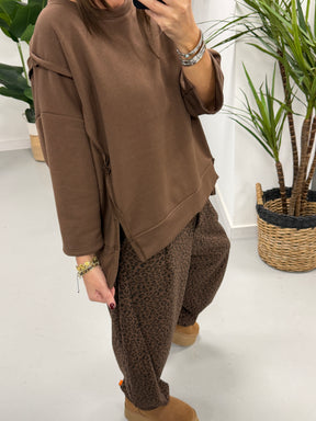 The Deluxe Weekend Crop Sleeve Sweat - Chocolate