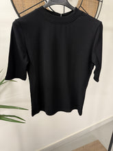 Sculpted Fitted Seamless Tee (half sleeve) - Black