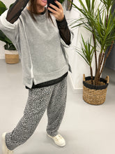 The Deluxe Weekend Crop Sleeve Sweat - Grey