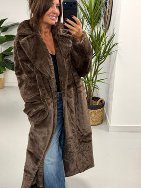 The Safron Longline Faux Fur Coat - Chocolate (Size 16-20)