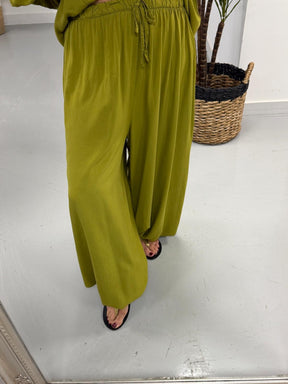 The LuLu Balloon Leg - Pistachio