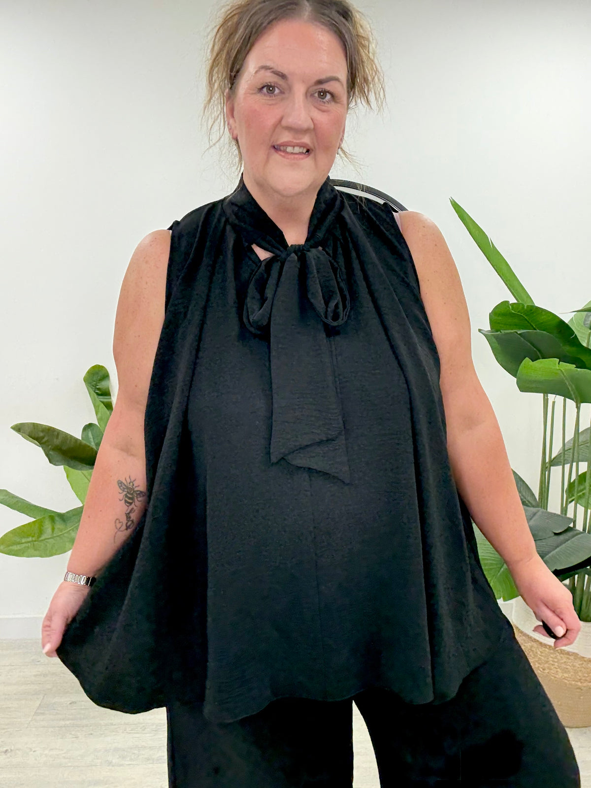 Sleeveless Pussy Bow - Black