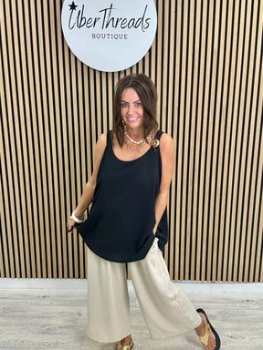 The San Marino Swirl Top - Black