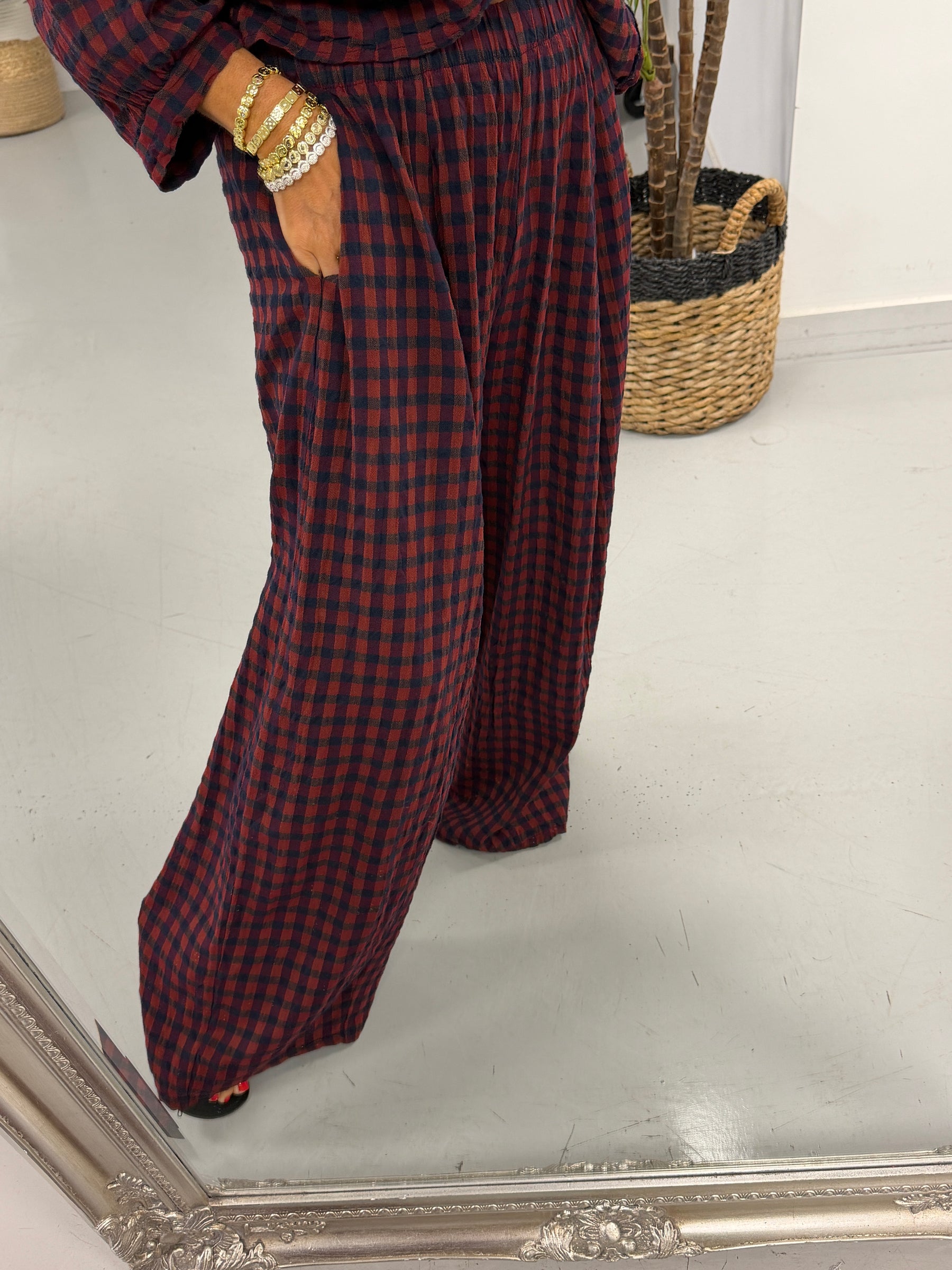 The Autumn Check Barrel Trousers - Wine/Navy