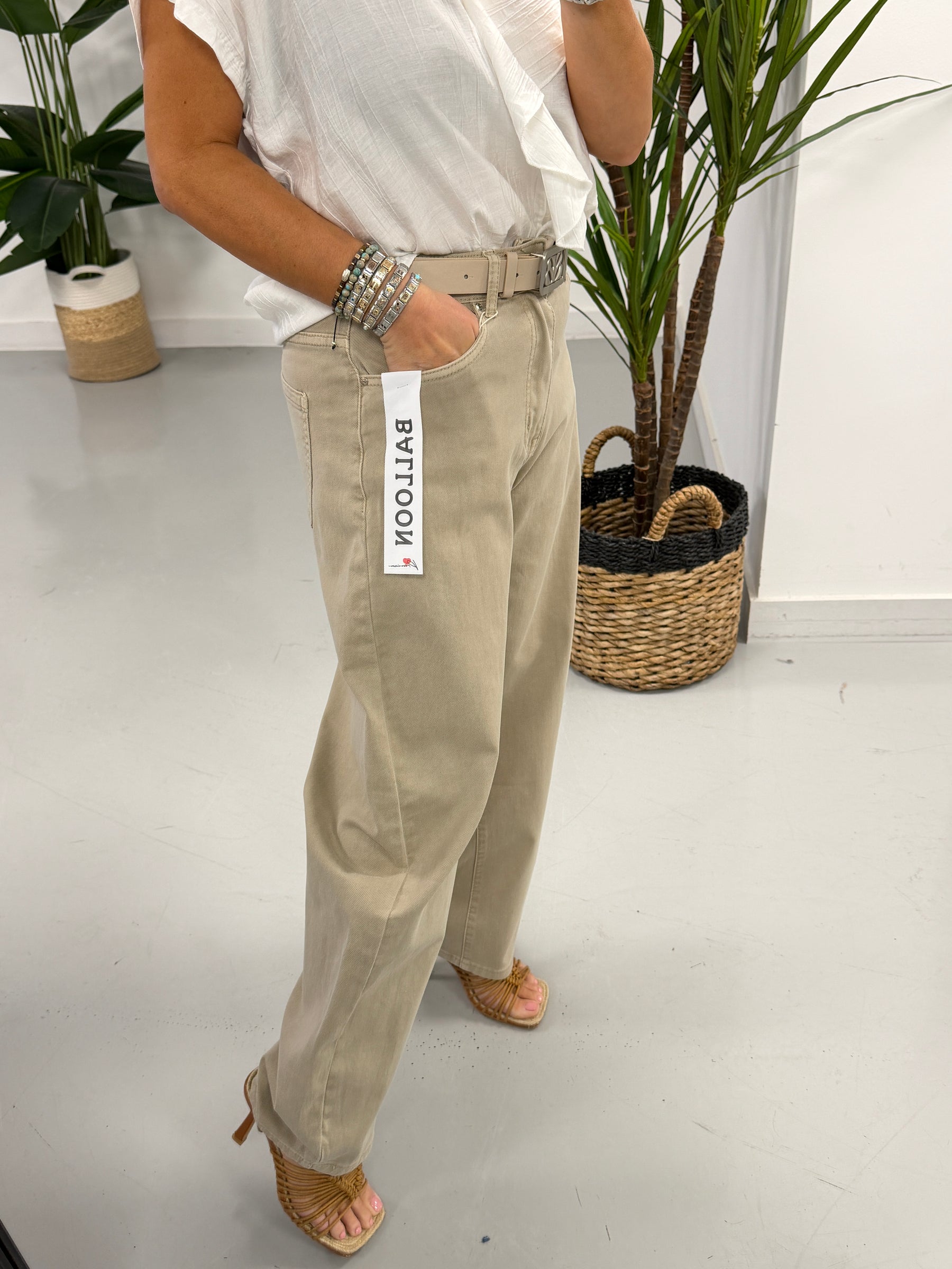 Balloon Leg Jeans - Beige