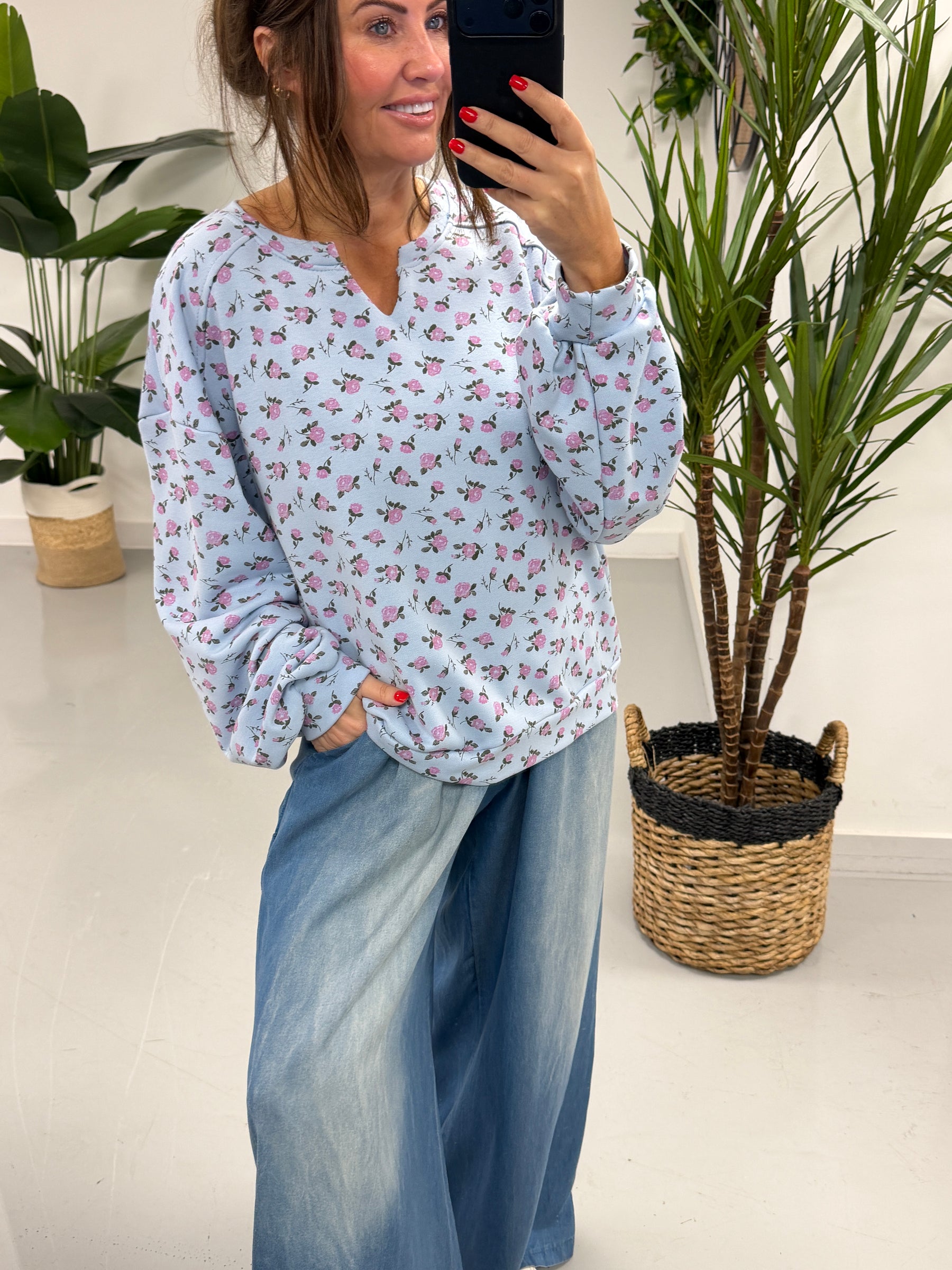 The Vintage Ditsy V Neck - Blue (Special Buy - No Blue Light)