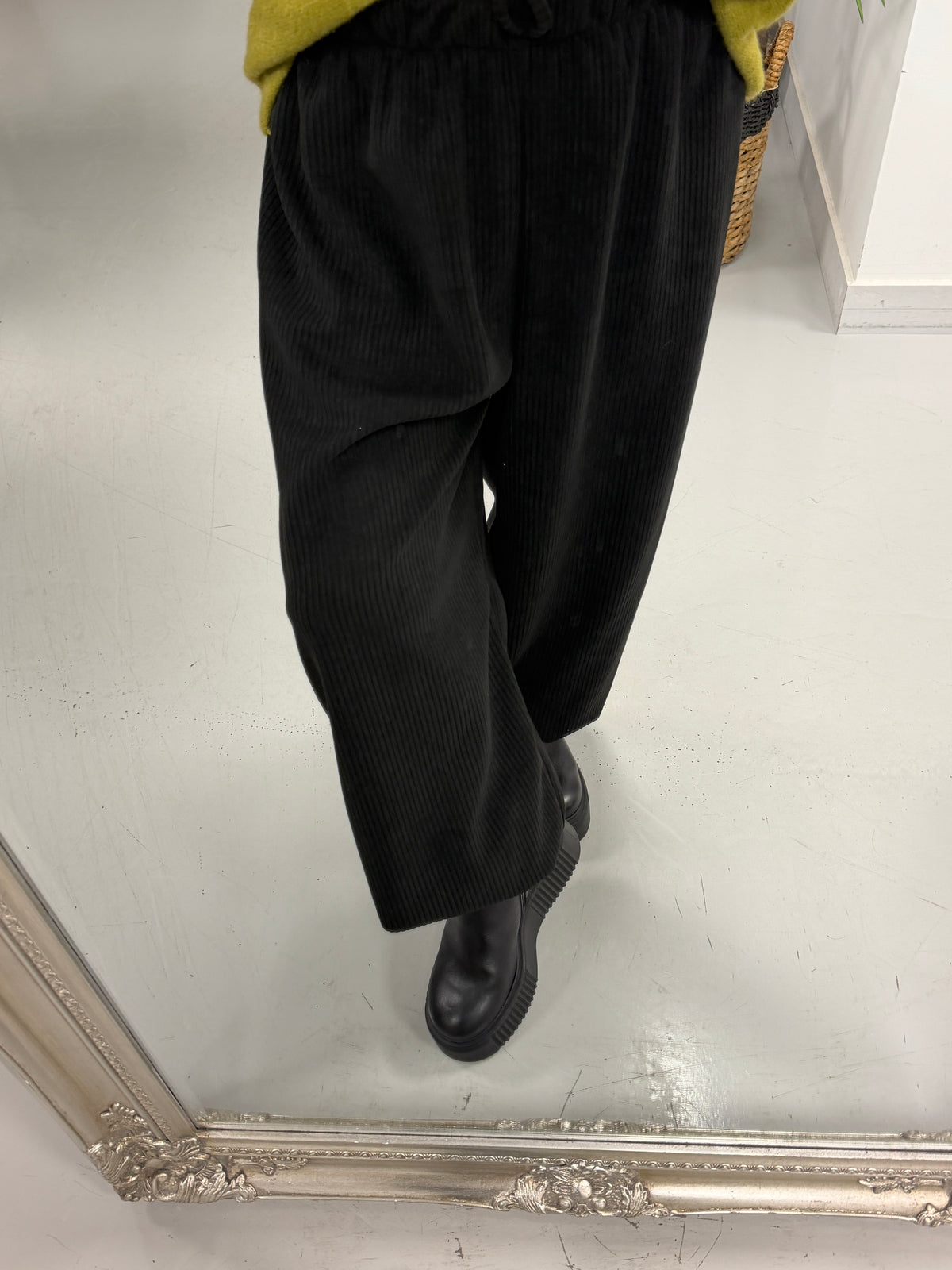 The Cambridge Cord Balloon Trousers - Black (Size 12-16)