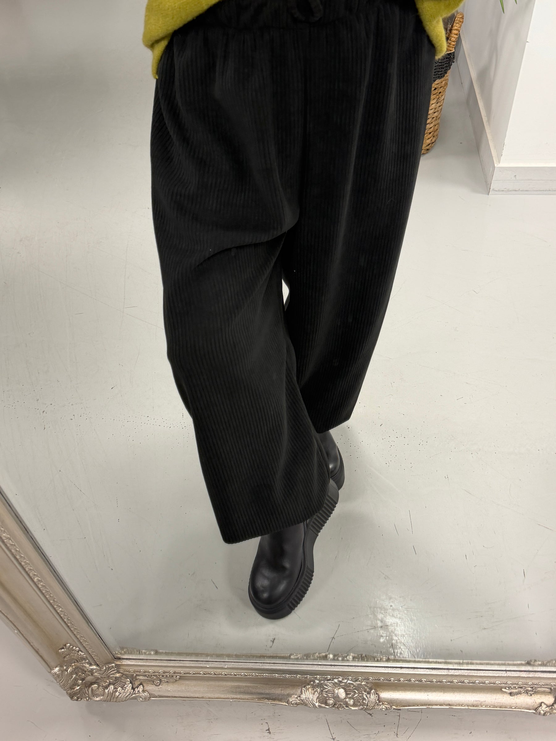The Cambridge Cord Balloon Trousers - Black (Size 12-16)