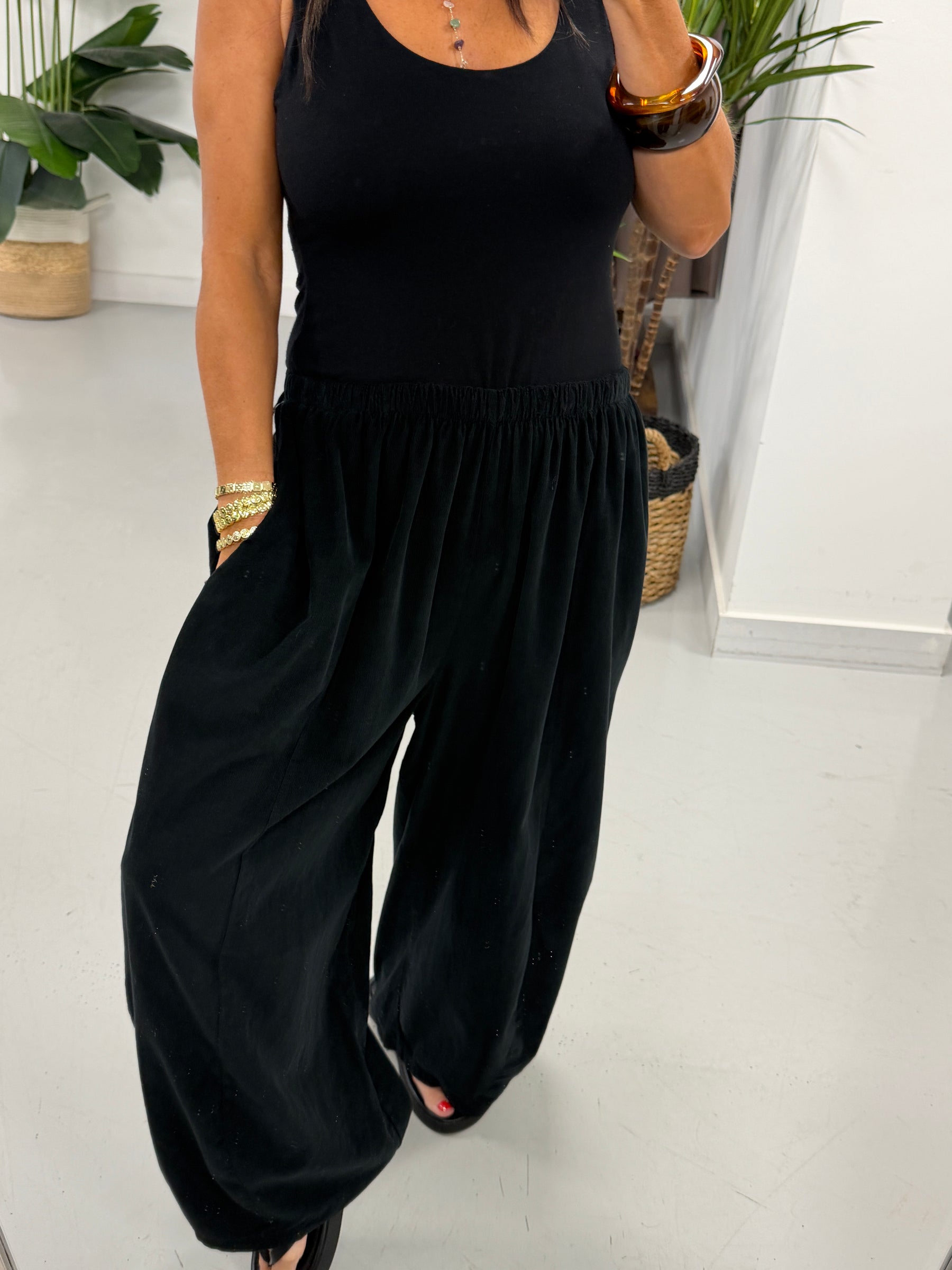 The Barrel Needlecord Joggers - Black