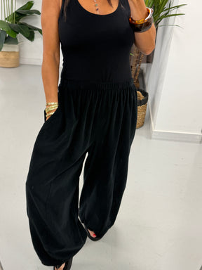 The Barrel Needlecord Joggers - Black