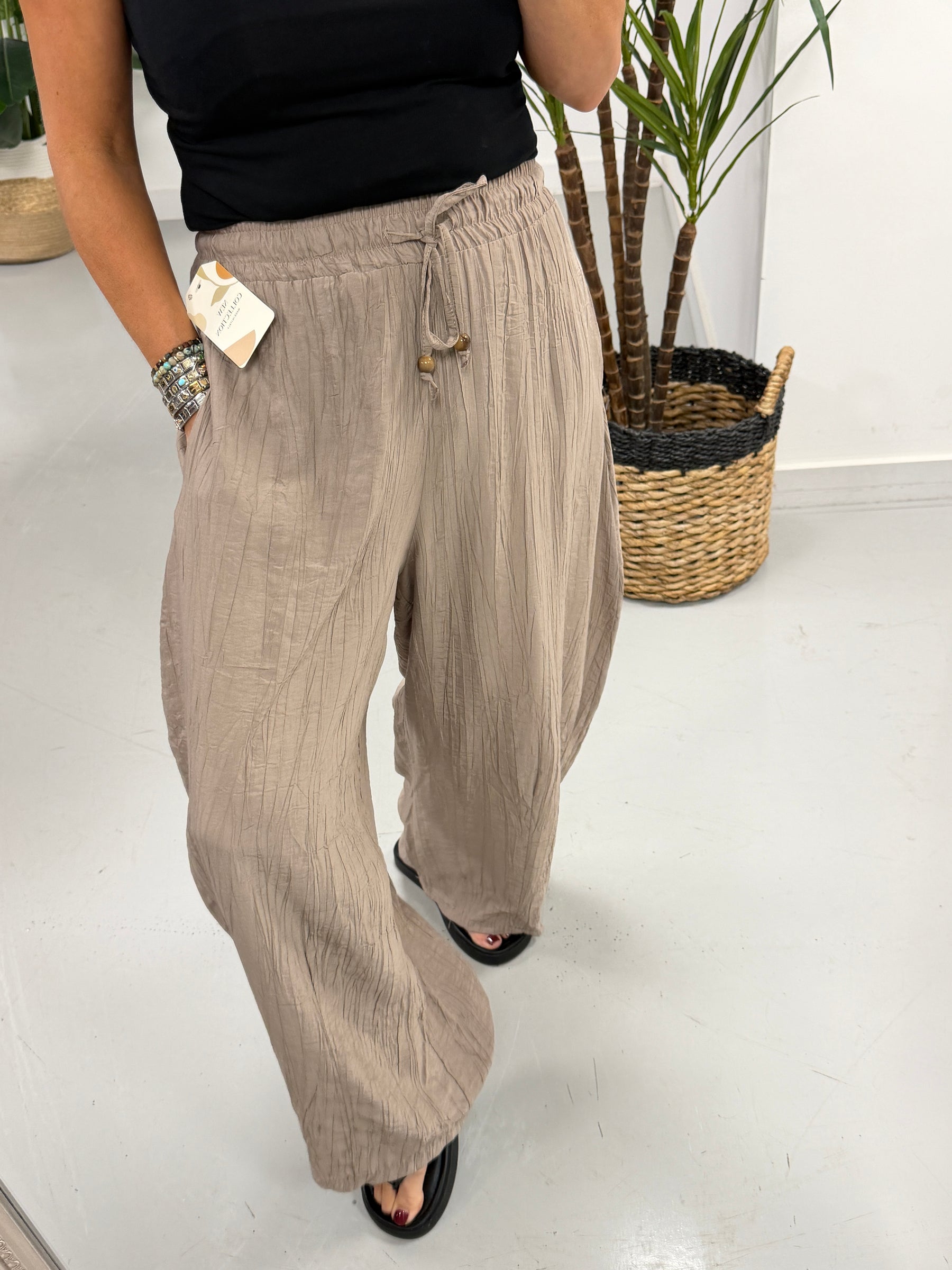 The Crinkle Barrel Trouser - Pebble