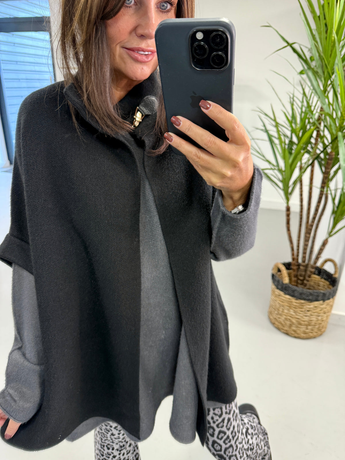 Neck Clasp Cardigan - Black
