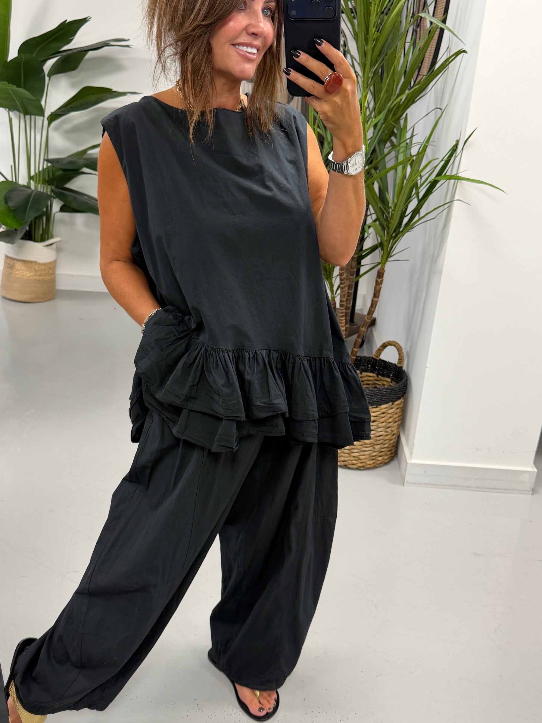 The LuLu Barrel Trouser - Black