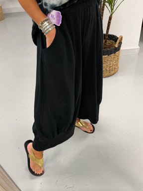 Sahara Cropped Pants - Black