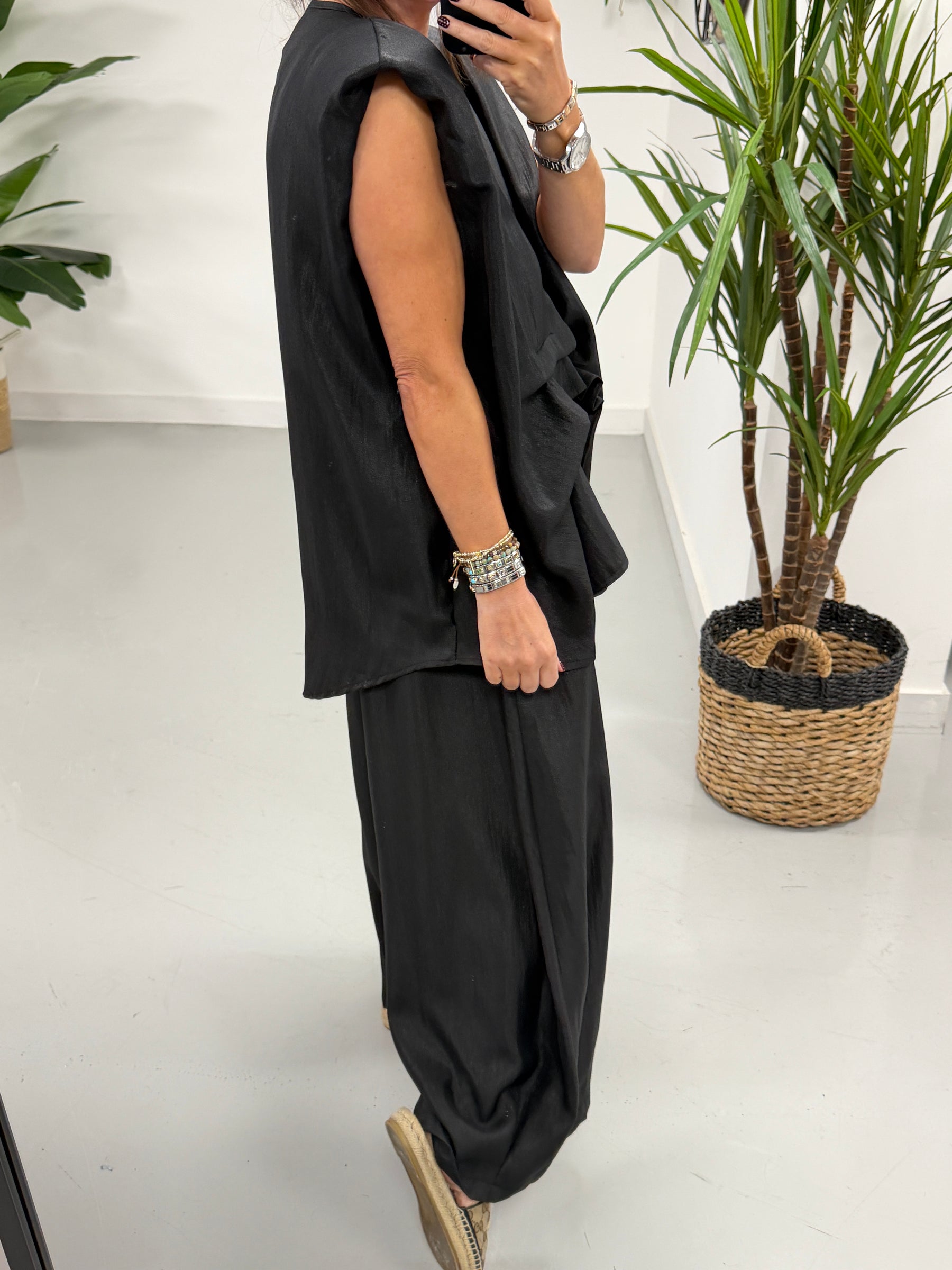 I.D Arizona Quirky Waistcoat - Black